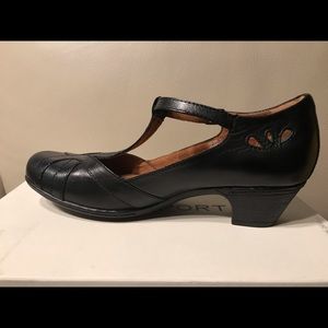 Cobb Hill “Brynn” T-strap by Rockport.